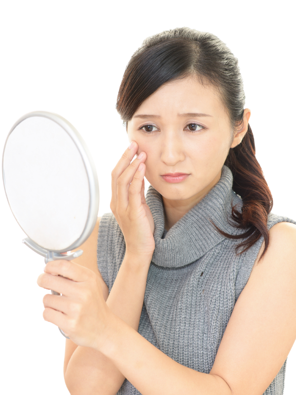 目の下のクマ治療後の明るい目もとの女性